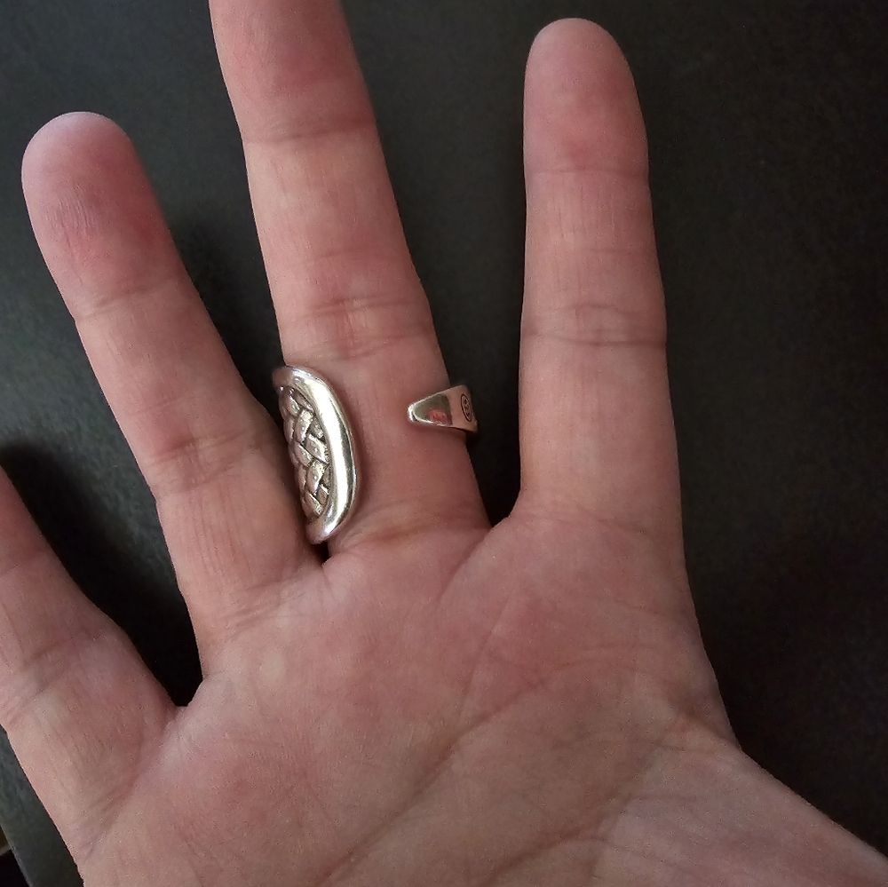 Ring - Picture 3 of 7